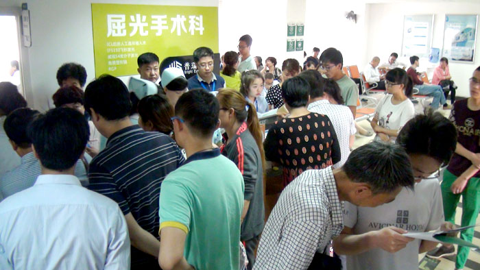 高考后小高峰，近視學(xué)子認(rèn)定普瑞全飛秒近視手術(shù)