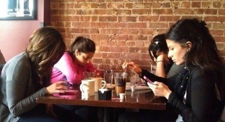 蘭州眼科醫(yī)院：手機控，易患沙眼！