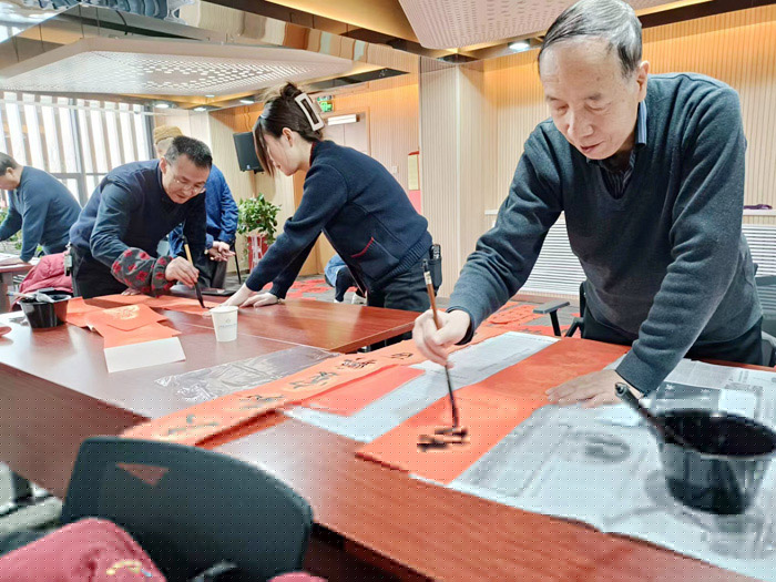 “淡淡墨香飄，濃濃新春情”蘭州普瑞眼視光醫(yī)院給患者送